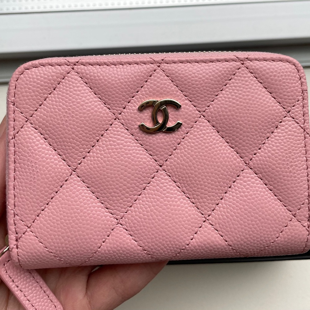 BNIB never used Chanel 22C sakura zippy🌸 - Picture 1 of 4